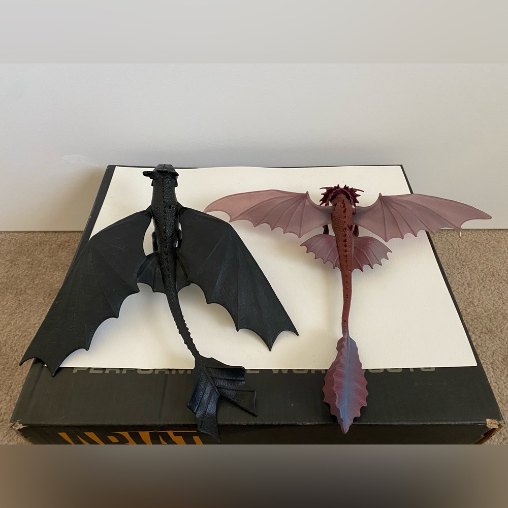 VINTAGE HOW TO TRAIN YOUR DRAGON 2 FIGURES: TOOTHLESS AND CLOUDJUMPER